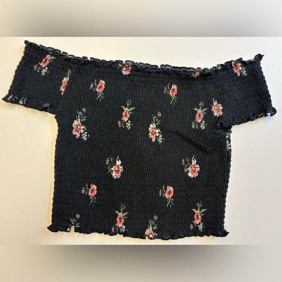 Ardene Black Off the Shoulder Ruched dainty Floral crop top women's size Medium - Picture 2 of 6
